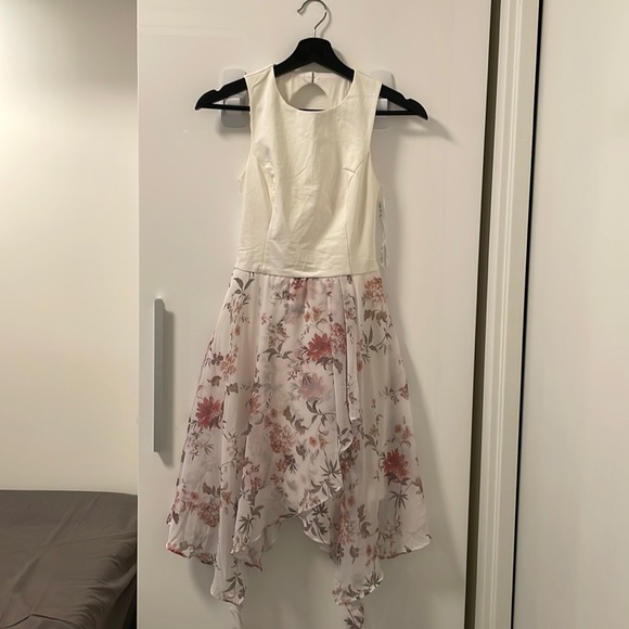 Forever New dress in floral print, USA 4 - Picture 1 of 4
